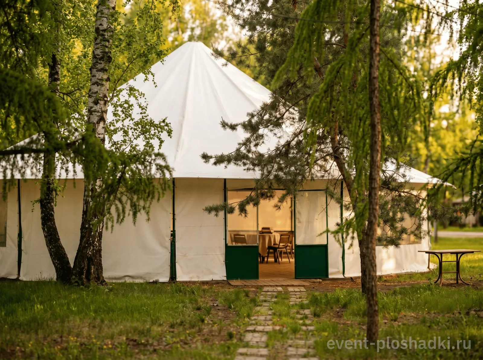 Парк «На Королева» — купольный шатёр — летняя площадка в Омске — фото 2