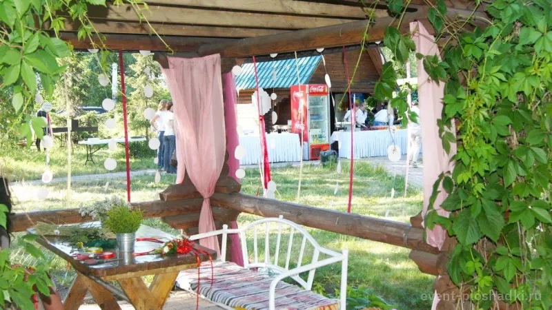 Парк «На Королева» — веранда «А-ля-Рус» — летняя площадка в Омске — фото 4