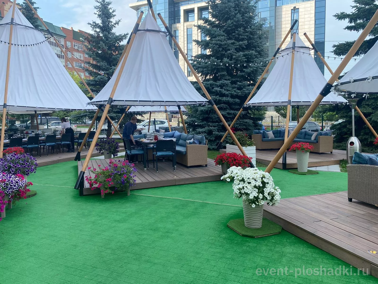 DoubleTree by Hilton — терраса Shater — летняя площадка в Тюмени — фото 3