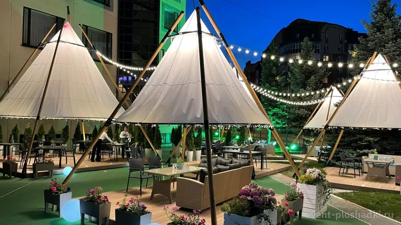DoubleTree by Hilton — терраса Shater — летняя площадка в Тюмени