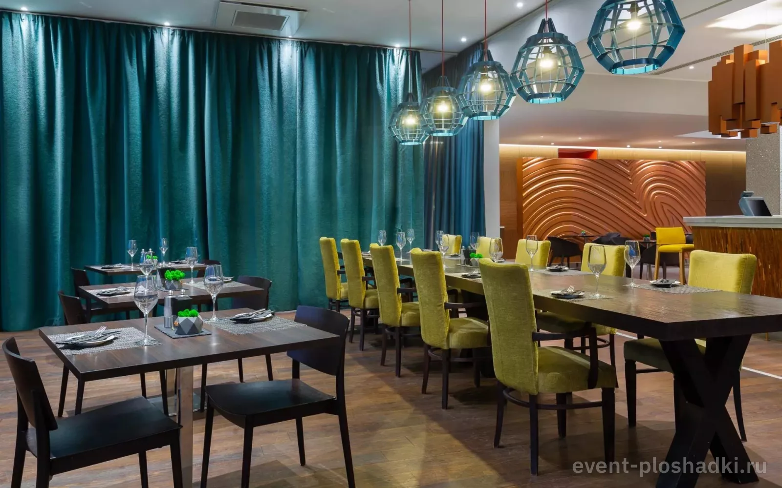 Cosmos Selection Москва Шереметьево Аэропорт (бывший Sheraton Шереметьево) — Ресторан «Стратосфера» — зал в отеле в Москве — фото 5