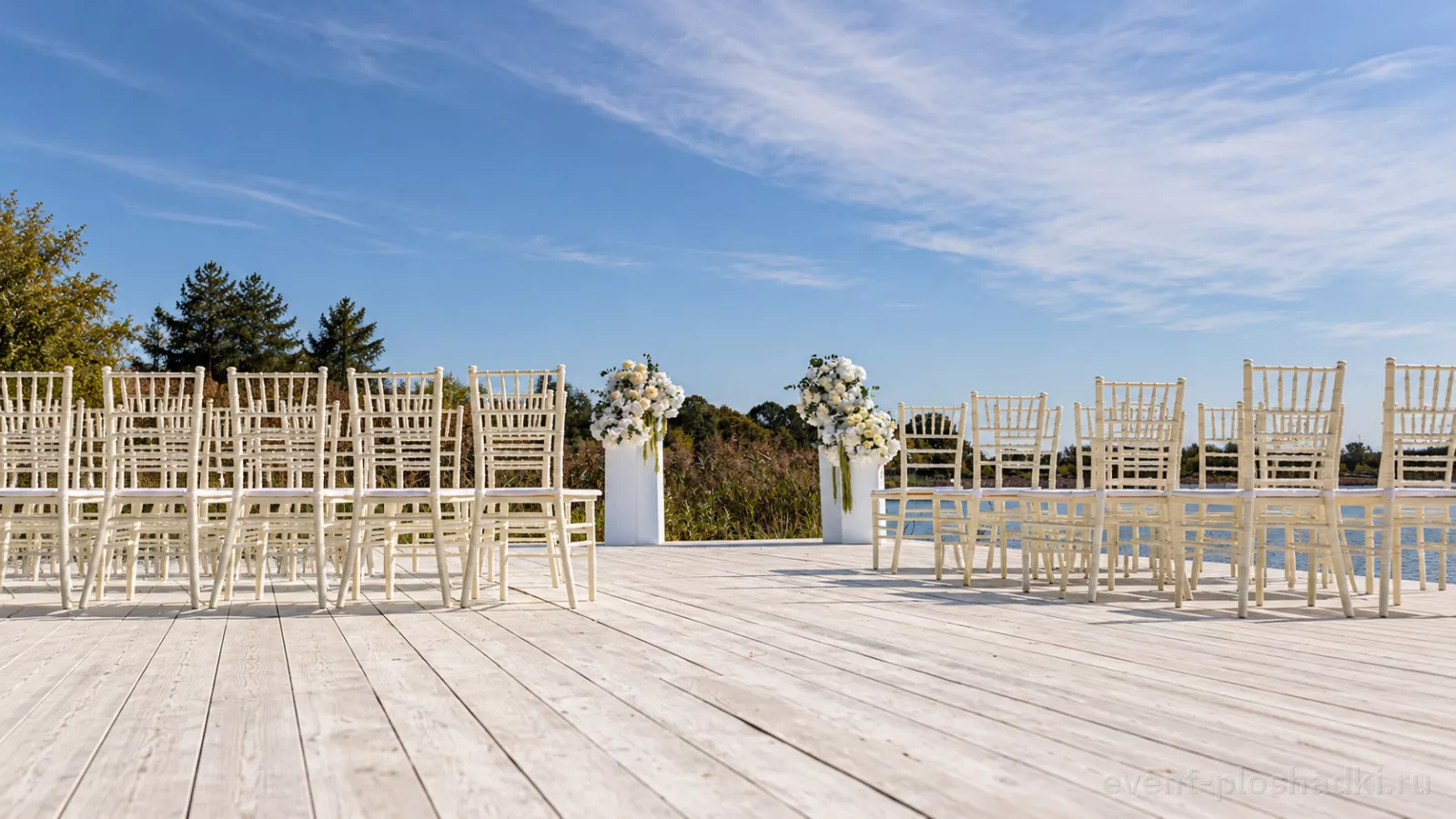 Пляж в Пирогово — шатёр White Podium — летняя площадка в Москве — фото 6
