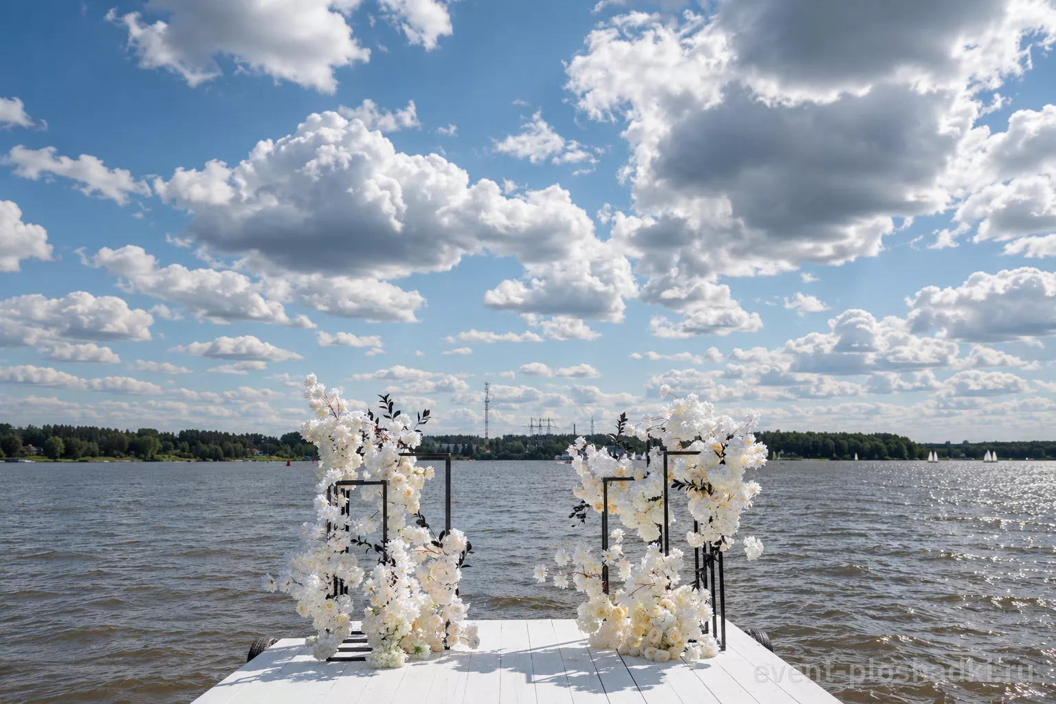Пляж в Пирогово — шатёр White Podium — летняя площадка в Москве — фото 7