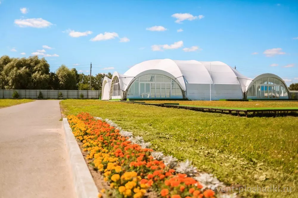 Загородный клуб «Адмирал» — Шатёр на газоне — загородная площадка в Тюмени — фото 2