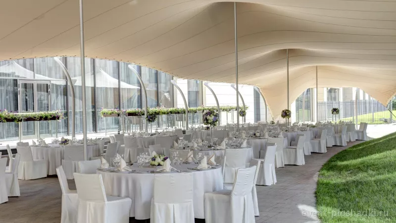 DoubleTree by Hilton Moscow – Marina — Летний тент на Piazza — летняя площадка в Москве