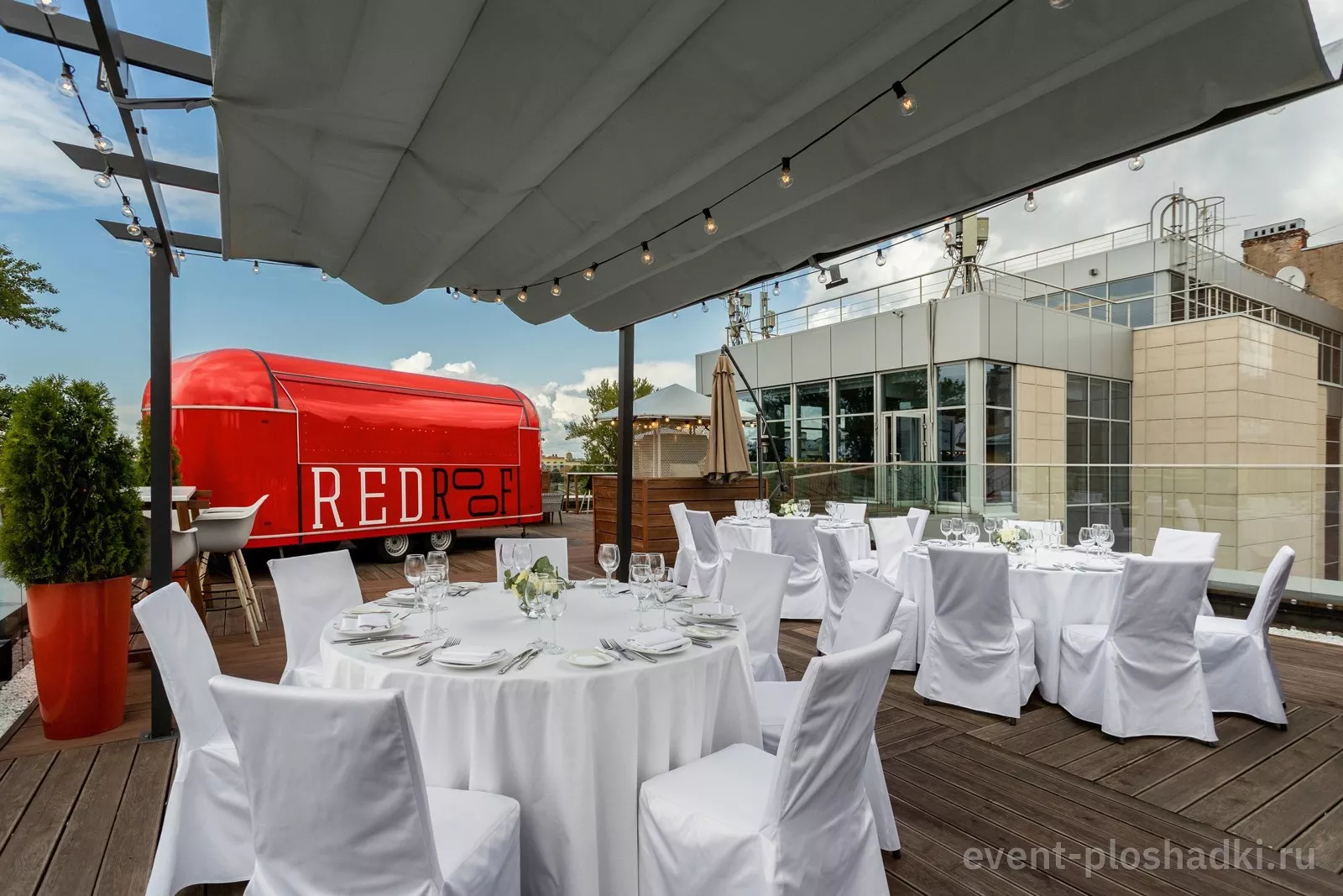 Red Stars Hotel — терраса Red Roof — летняя площадка в Санкт-Петербурге — фото 2