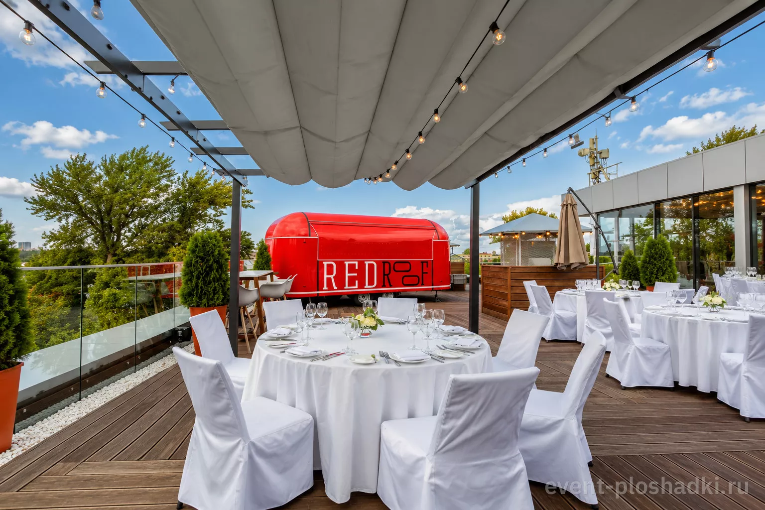 Red Stars Hotel — терраса Red Roof — летняя площадка в Санкт-Петербурге — фото 3