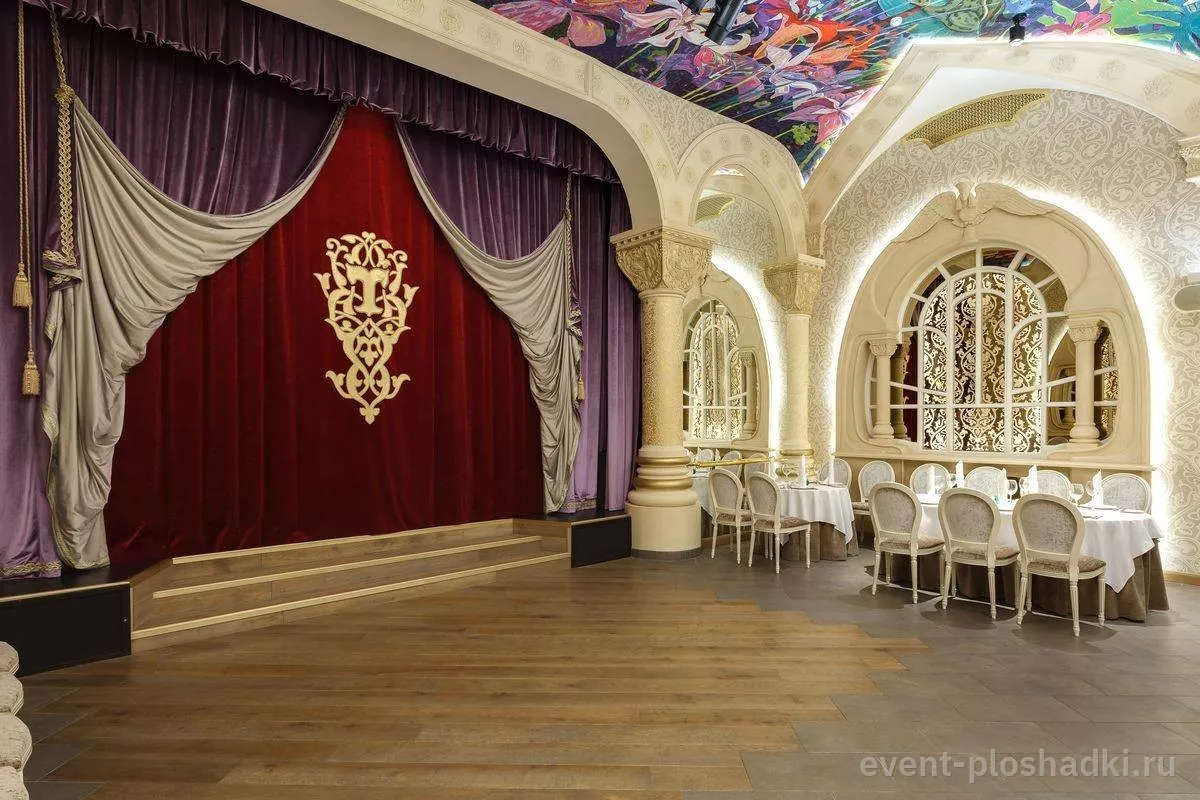 Ресторан «Тройка» — Основной зал — банкетный зал в Санкт-Петербурге