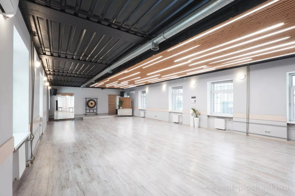 Студия Вершина — Зал 120 м² — лофт в Москве — фото 1