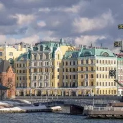 Зал на Якиманской набережной