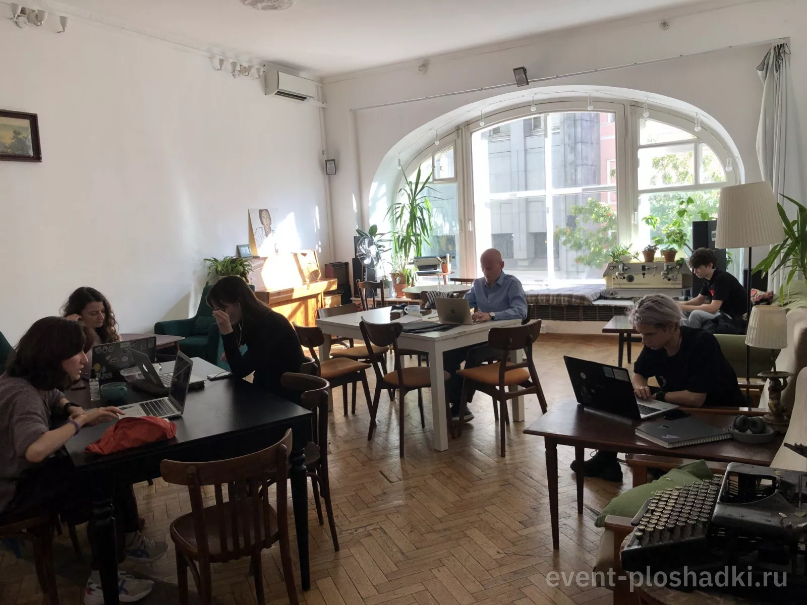 Циферблат — Большая гостиная — зал в Москве — фото 1