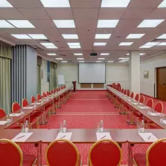 Бородино конгресс-отель — Конференц-зал «Ермолов+Тучков»