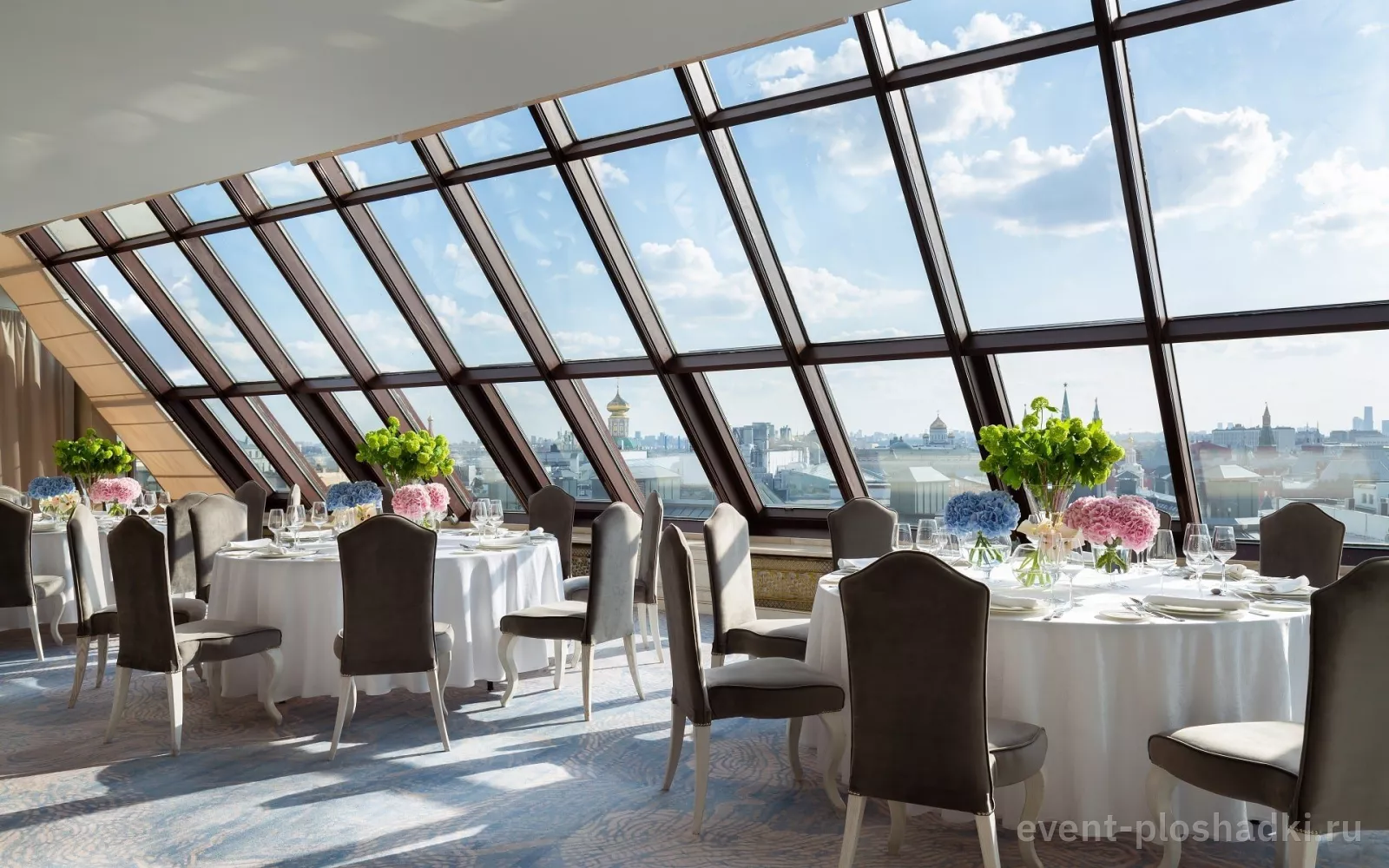 The St. Regis Москва Никольская — Зал «Руфтоп» — зал в отеле в Москве — фото 1