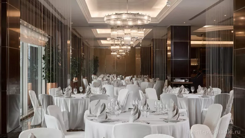 Hotel Continental (бывший InterContinental Москва Тверская) — Ресторан «Татлин» — зал в отеле в Москве